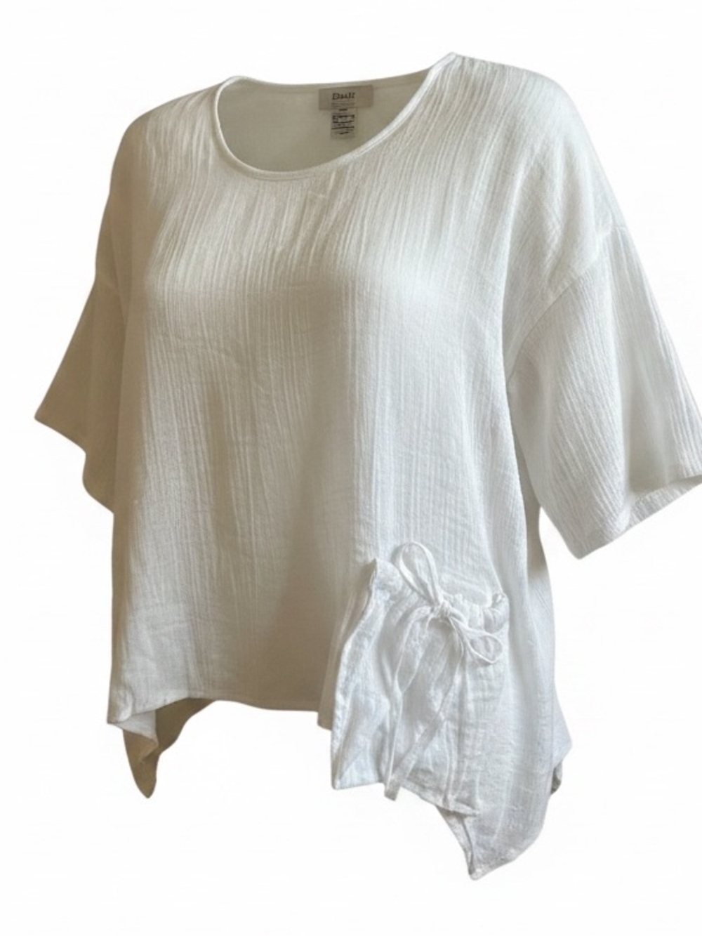Women’s white vintage top with cute pocket detail by Dorman. Size L/XL.